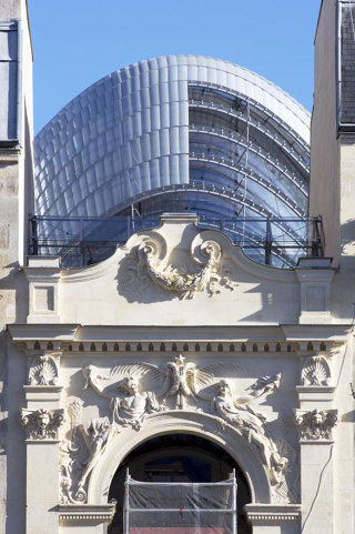 Illustration for article titled This Glistening Steel Armadillo Now Occupies Downtown Paris